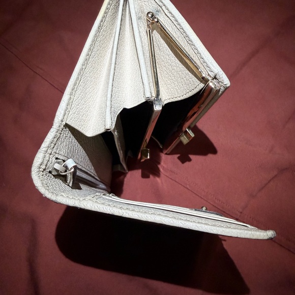 Gucci tan and brown Monogram Wallet - Picture 8 of 12